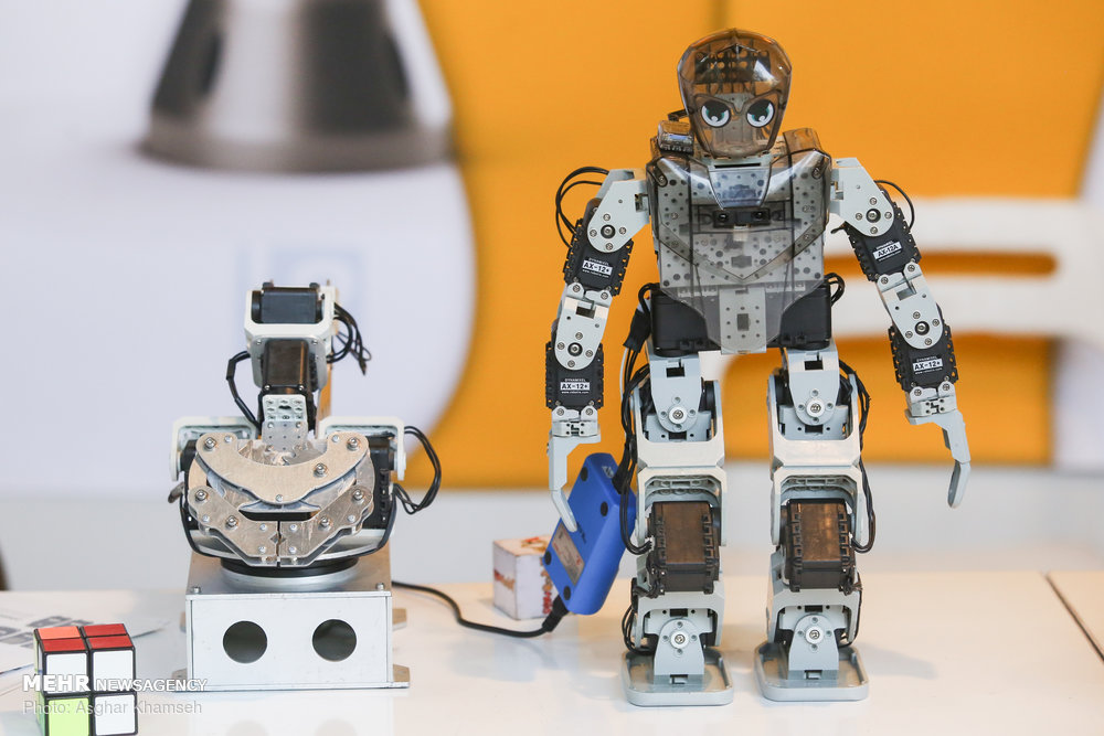 Robots made by students introduced at 