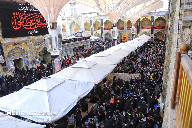 زائران اربعین حسینی در حرم امیرالمومنین