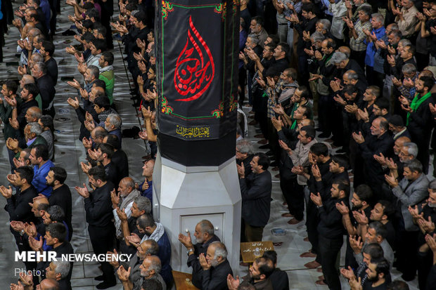 اقامه نماز مغرب در حرم امیر المومنین (ع)