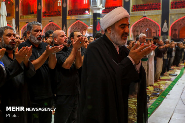 اقامه نماز مغرب در حرم امیر المومنین (ع)