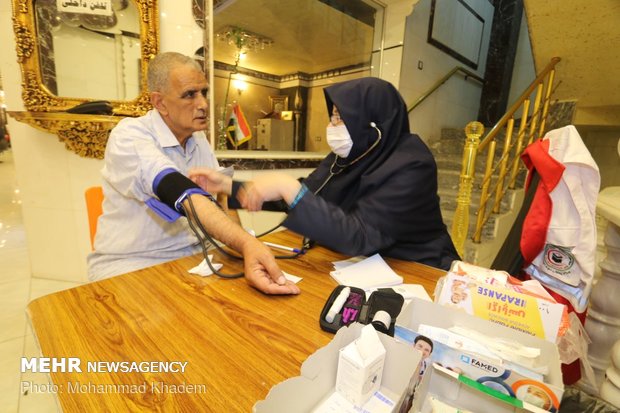 خدمات رسانی به زائران اربعین در مراکز درمانی هلال احمر در شهر کربلا