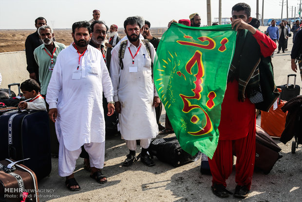 Foreign pilgrims exit Shalamcheh border to attend Arbaeen ceremonies 