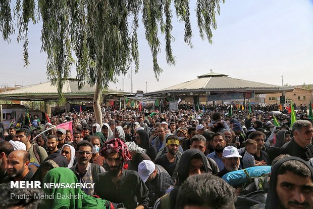 آغاز موج بازگشت زوار از مرز مهران/ ۱۹۵ هزار زائر بازگشتند