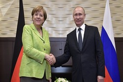 Putin ile Merkel Moskova'da İran'ı görüştü