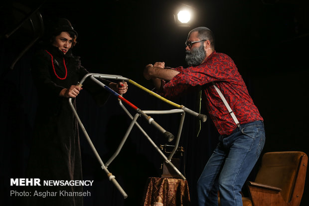 Chekhov's 'The Bear' on stage in Tehran