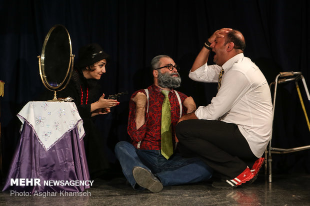 Chekhov's 'The Bear' on stage in Tehran