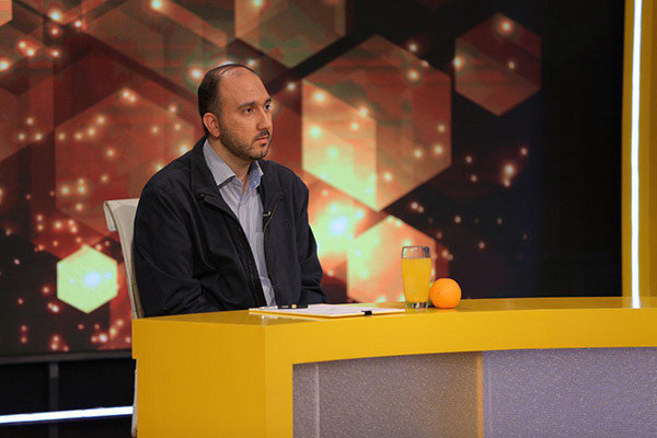 توضیحات علی فروغی درباره حواشی شبکه سه/ «نود» ادامه پیدا می‌کند