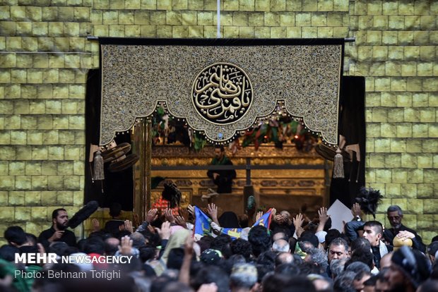 Arbaeen mourners in holy shrine of Hazrat Abbas (AS) 