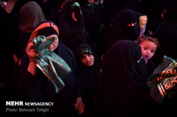 Arbaeen mourners in holy shrine of Hazrat Abbas (AS) 