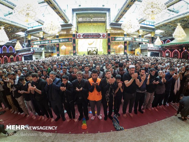 Arbaeen mourners in holy shrine of Hazrat Abbas (AS) 