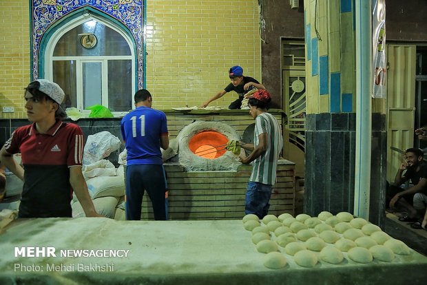 پذیرایی کربلایی ها از زائران اربعین حسینی‎