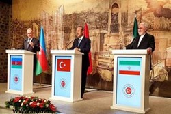 ظريف: الإرادة المشتركة لإيران وتركيا وأذربيجان تتمثل في تعزيز السلام والأمن في المنطقة