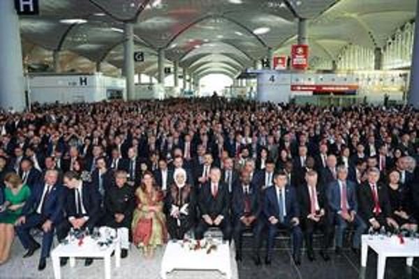 Iran FM attends opening ceremony of Istanbul Airport
