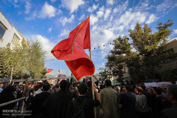 البرزنشینان در اربعین به سوگ نشستند/طنین «لبیک یا حسین» در شهر