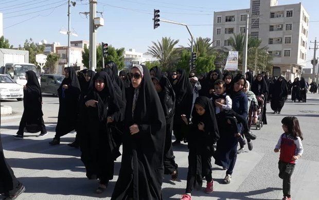 پیاده‌روی اربعین در گناوه برگزار شد