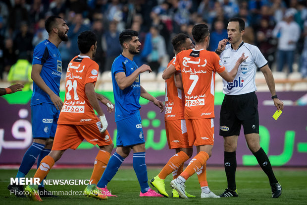 دیدار تیم های استقلال تهران و سایپا