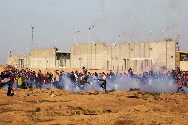 زخمی شدن ۶۹ فلسطینی در حمله صهیونیست‌ها به تظاهرات بازگشت