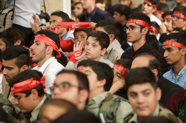 Supreme Leader receives students