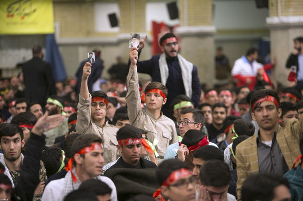 Supreme Leader receives students