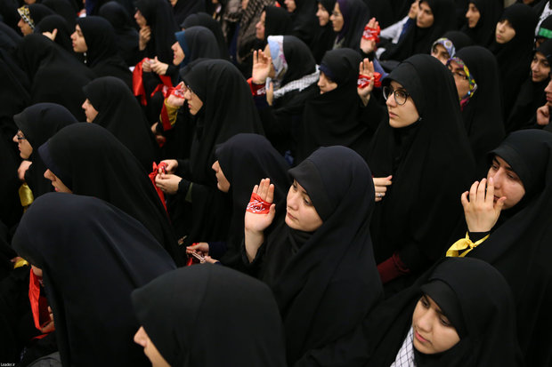 Supreme Leader receives students