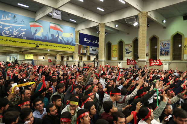 Supreme Leader receives students