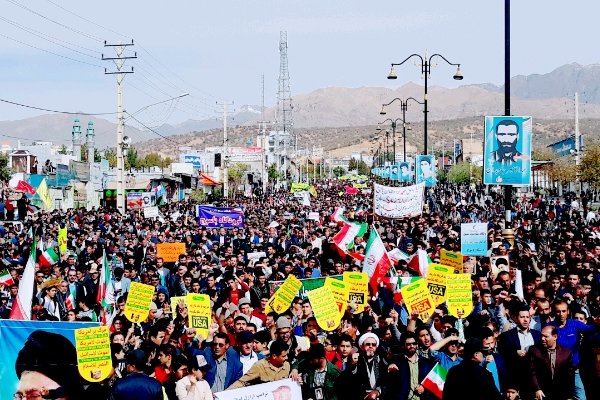 برگزاری راهپیمایی۱۳ آبان در۱۷شهر/فریاد "یاحسین" طنین انداز شد