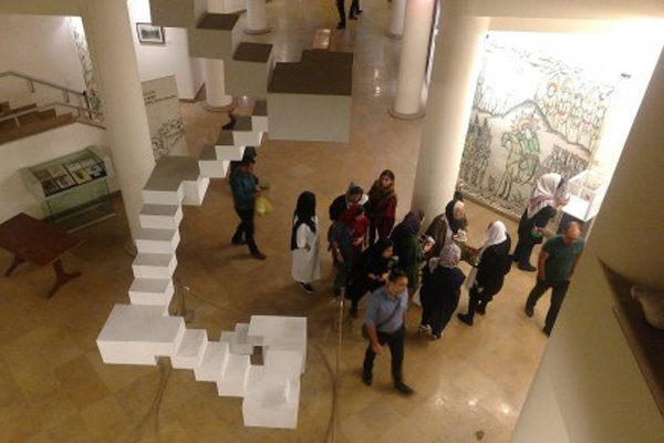 تمدید نمایشگاه «۲ قرن طراحی معاصر ایران» 
