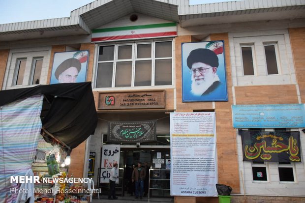 توزیع بسته های فرهنگی به زائران خارجی اربعین در مرز آستارا