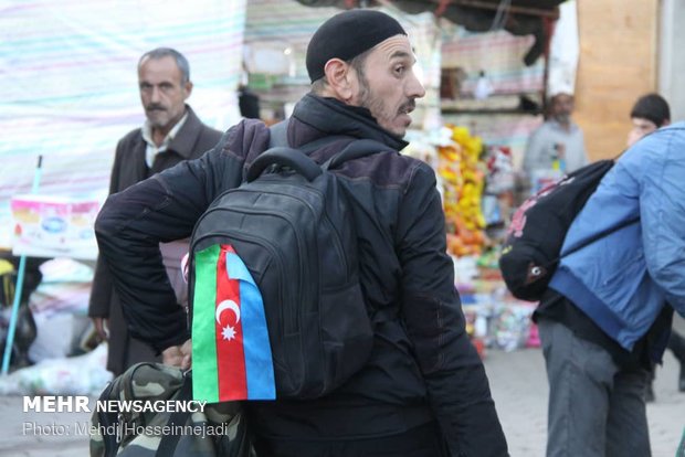 توزیع بسته های فرهنگی به زائران خارجی اربعین در مرز آستارا