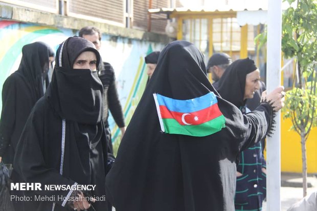 توزیع بسته های فرهنگی به زائران خارجی اربعین در مرز آستارا