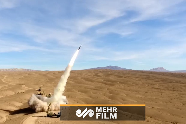 لحظة اطلاق صواريخ"صياد" من منظومة "تلاش" الصاروخية / فيديو