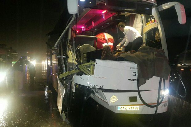 یک کشته و ۴ زخمی حاصل تصادف سمند با اتوبوس در محور ایلام- مهران
