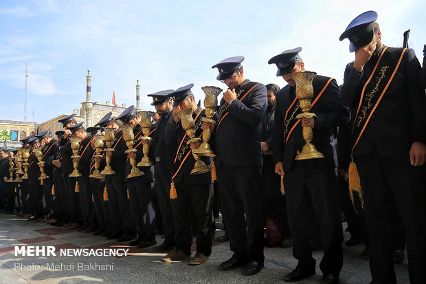 دسته عزاداری خادمان حرم حضرت معصومه(س) در سالروز شهادت امام رضا(ع)