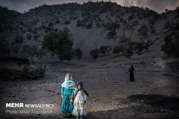 فاطمه 8 ساله و اهل روستای جیرگاه است.