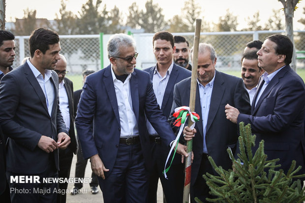 بازدید شیخ سلمان از آکادمی تیم های ملی