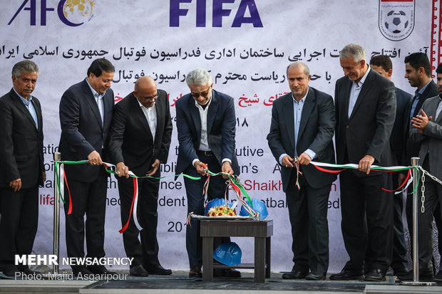 بازدید شیخ سلمان از آکادمی تیم های ملی