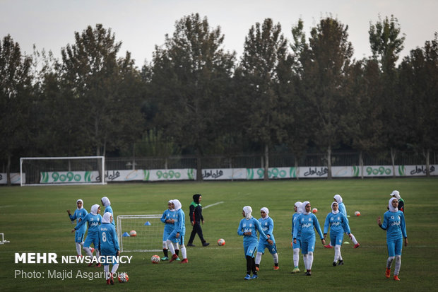 بازدید شیخ سلمان از آکادمی تیم های ملی