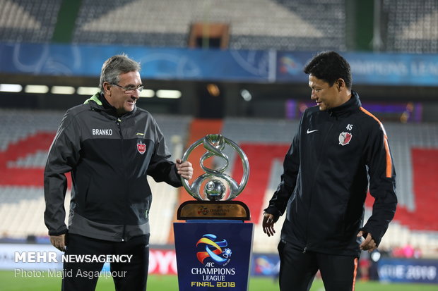 Persepolis, Kashima Antlers coaches photos with ACL cup