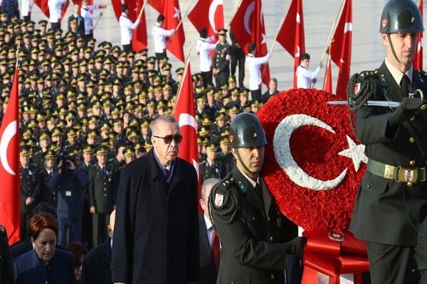 Cumhurbaşkanı Erdoğan, Anıtkabir Özel Defteri'ni imzaladı