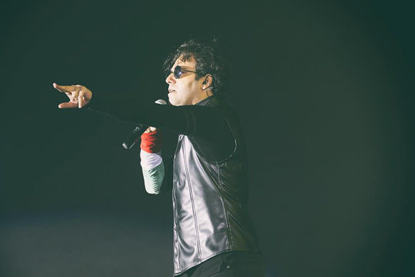 کاوه آفاق: دیگر از خواننده ها انتقاد نمی‌کنم