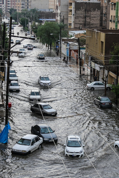 الأمطار والفيضانات في ممرات مدينة الاهواز بجنوب إيران