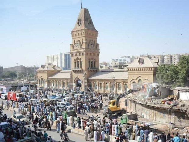 کراچی میں تجاوزات کے خلاف آپریشن کا سلسلہ جاری کراچی میں تجاوزات کے خلاف آپریشن کا سلسلہ جاری