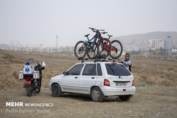 انطلاق سباق الدراجات الهوائية الجبلية في اراك وسط ايران
