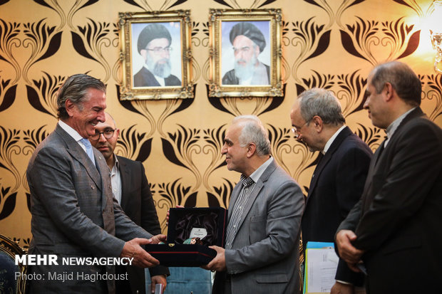 Former Brazil pres. meets with Iranian economy minister 