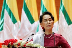 حضور رهبر برکنار شده میانمار در دادگاه/افزایش تعداد اتهامات سوچی