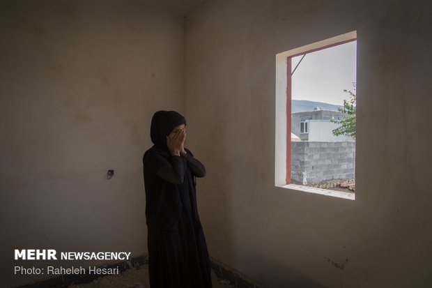 پروین میگوید شب زلزله خواهر زاده ش در اتاق خوابیده بود