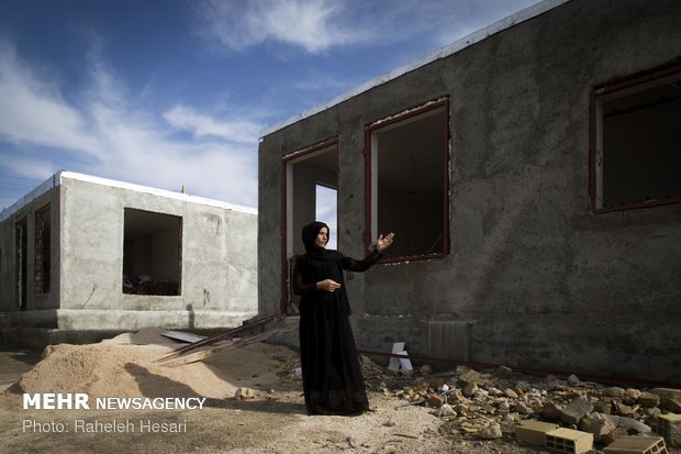 خانه نیمه ساز پروین او از ان شب زلزله تعریف میکند