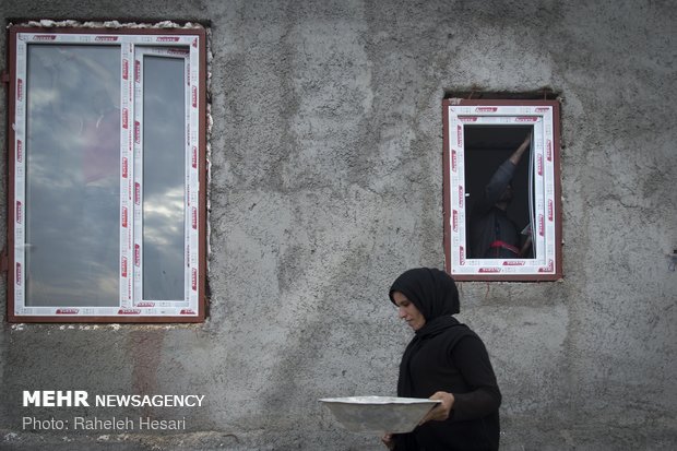 او در حال کمک کردن در بازسازی منزلشان است