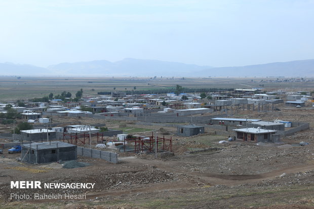 روستای کوییک حسن  از توابع شهر پل ذهاب یکسال پس از زلزله