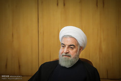 روحاني يوعظ الحكومة بتنفيذ توجيهات قائد الثورة الإسلامية